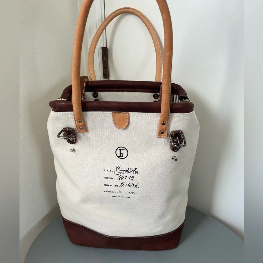 Elegant Canvas and Leather Shoulder Bag - Picture 6 of 10